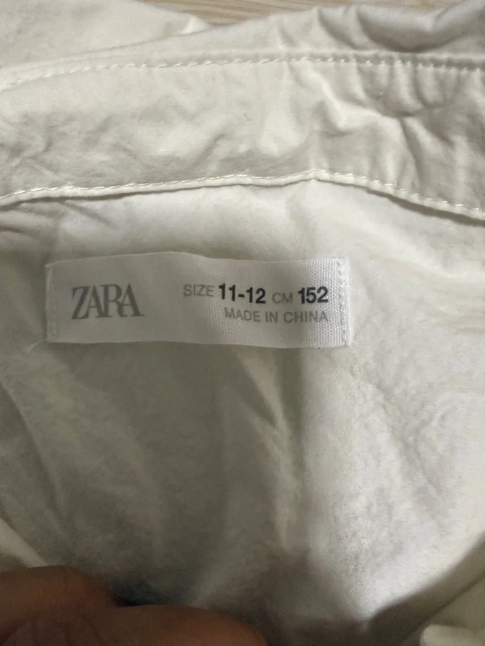 ✨ Zara White Cropped Button-Down Shirt with Front Pockets